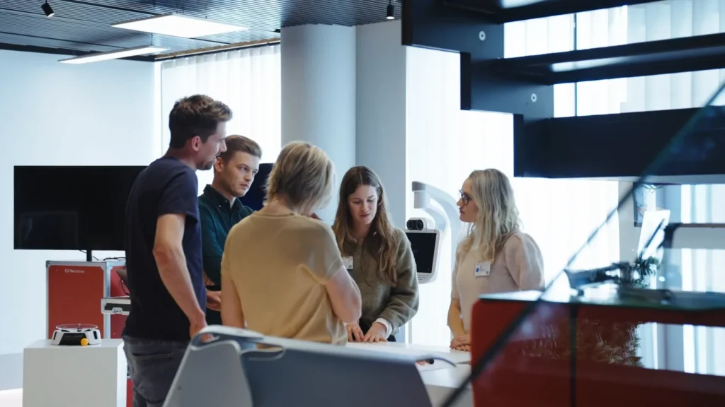 Cameracrew van productiehuis Masterhouse filmt een professionele reclamespot op locatie